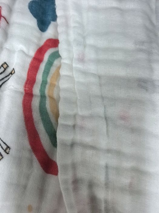 Flat hem, clean finish — muslin baby textile by Jingwei Youpin